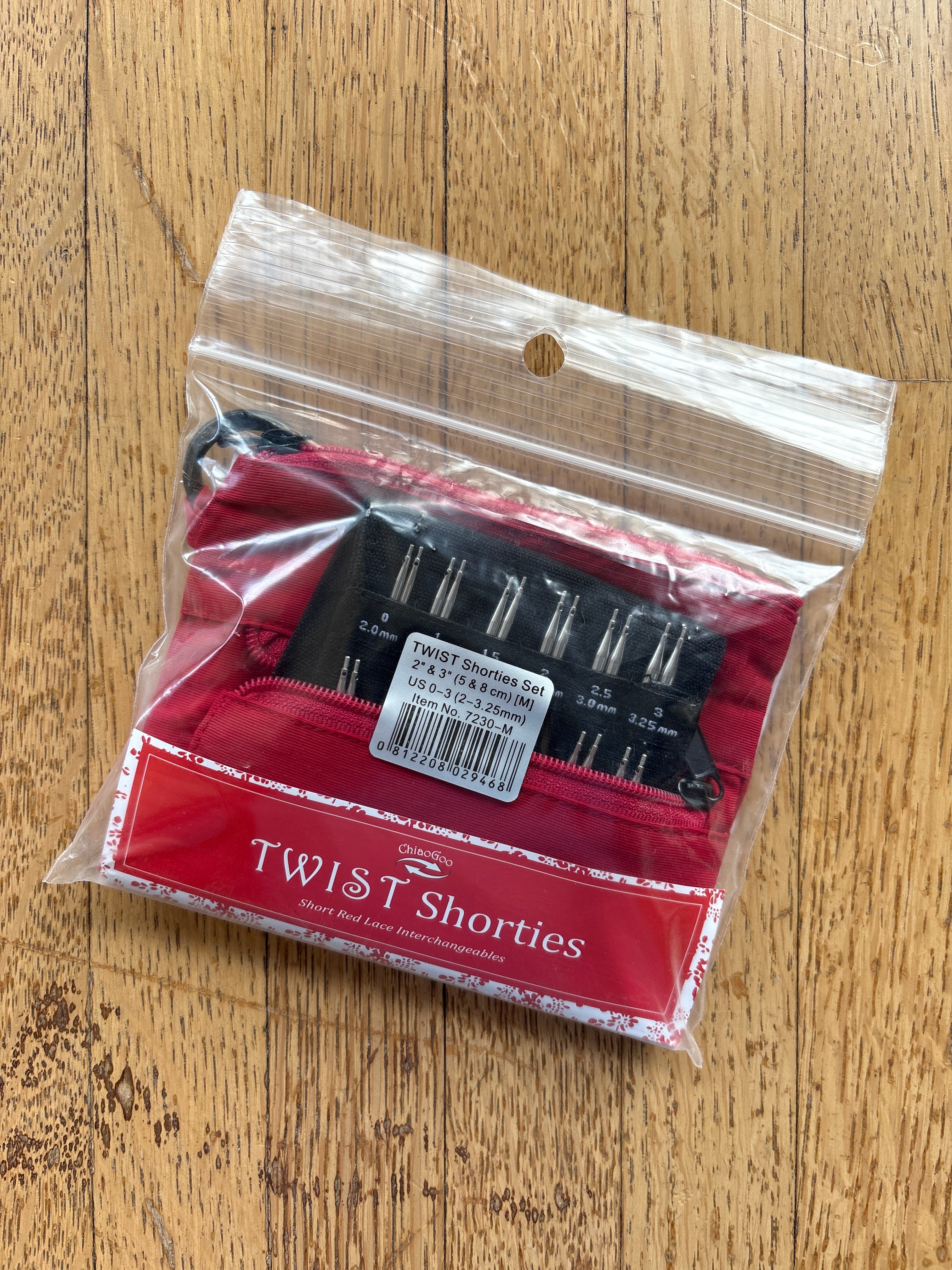 Twist Red Shorties 2" & 3" (5 & 8cm) [M] (2.0-3.25mm) - Interchangeable Needles Set