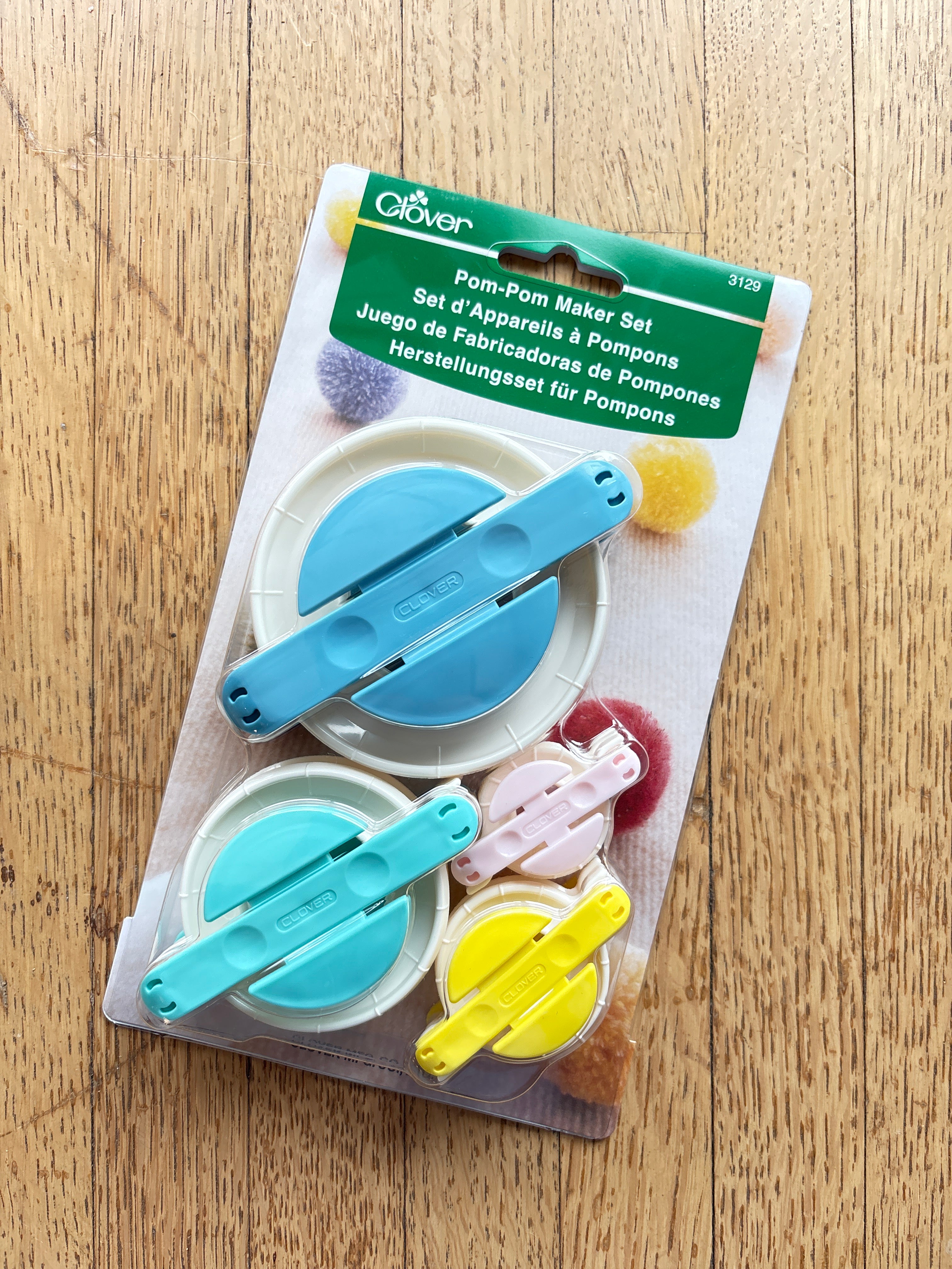Pom Pom Maker Set