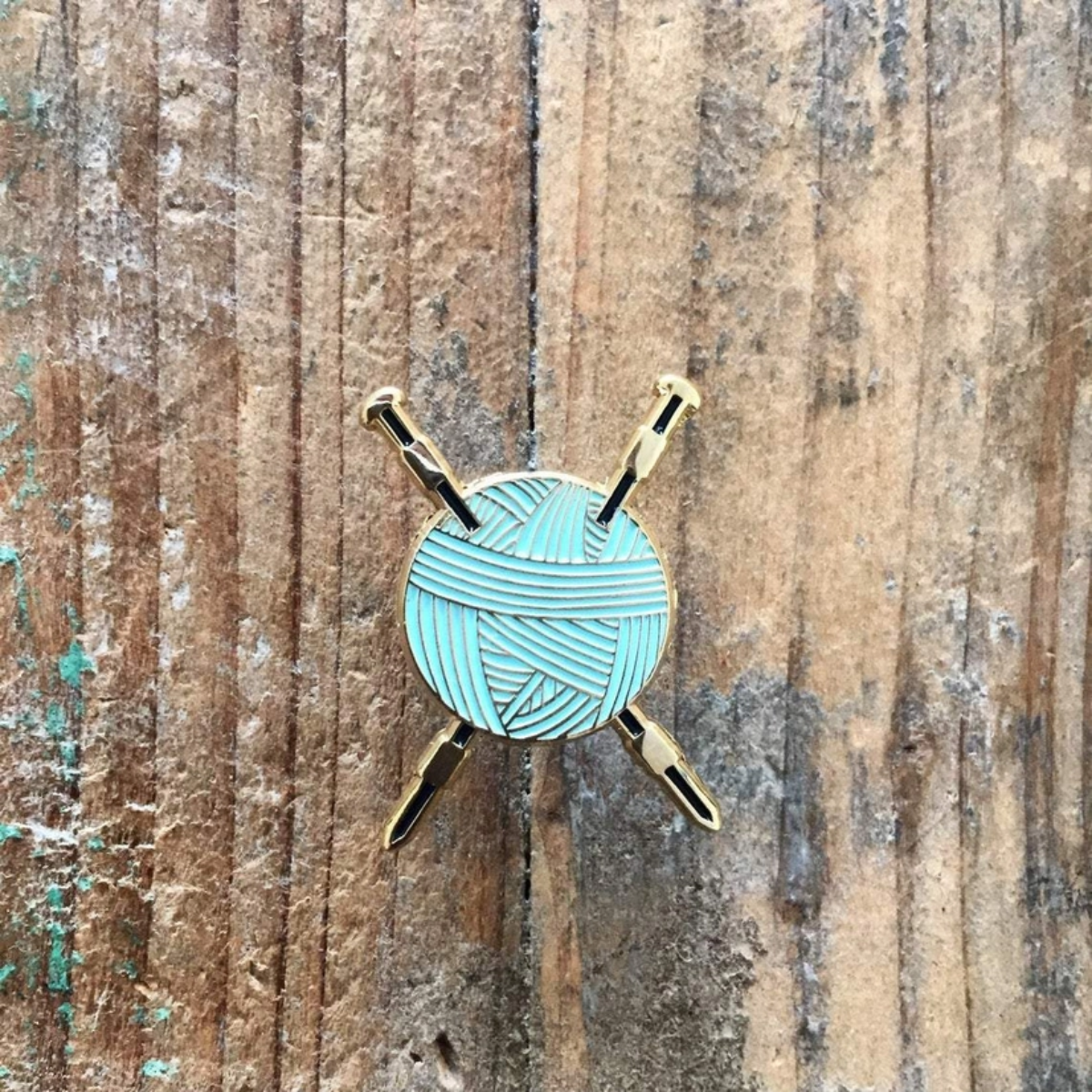 Yarn & Needles Knitters' Flair Enamel Pin